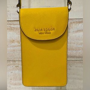 EUC Kate Spade phone crossbody purse golden/mustard yellow 5 X 7.5 purse ☀️